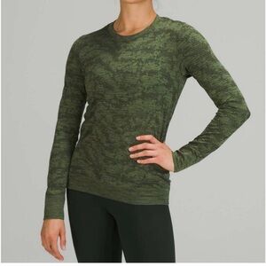 Lululemon Dot Scape Rainforest Green Twill Swiftly
Breathable long sleeve 12